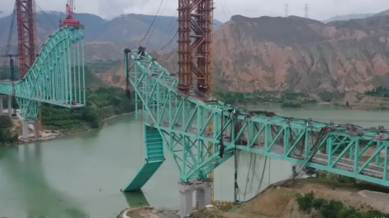 Tragedia en puente en construcción en China: 12 muertos