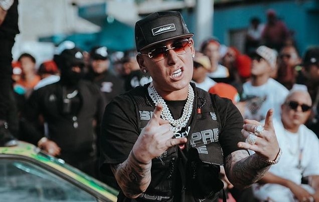 Amordazan a Cosculluela durante asalto en su residencia; le roban más de 300 mil dólares en pertenencias