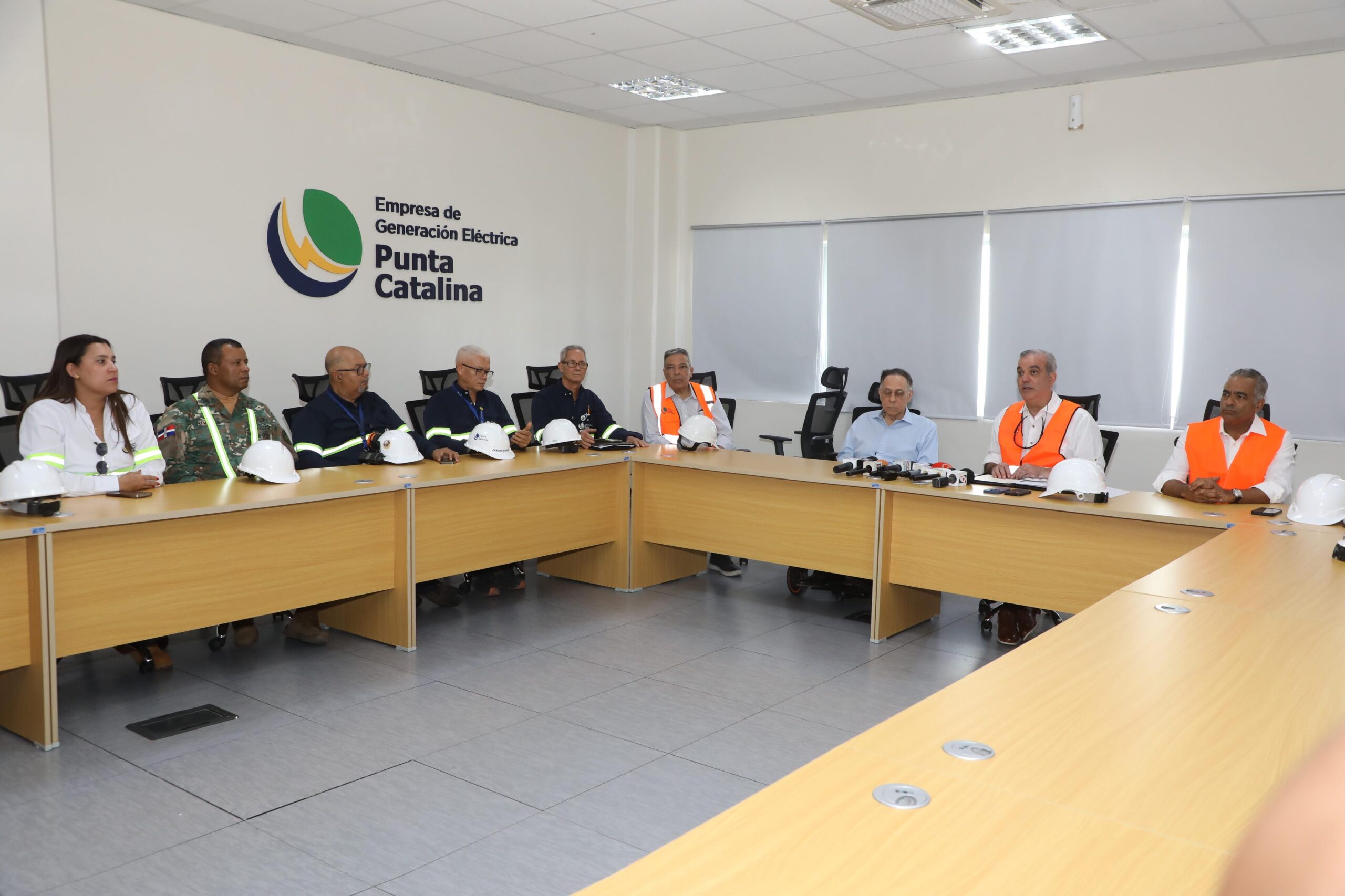 Abinader promete solución a los apagones