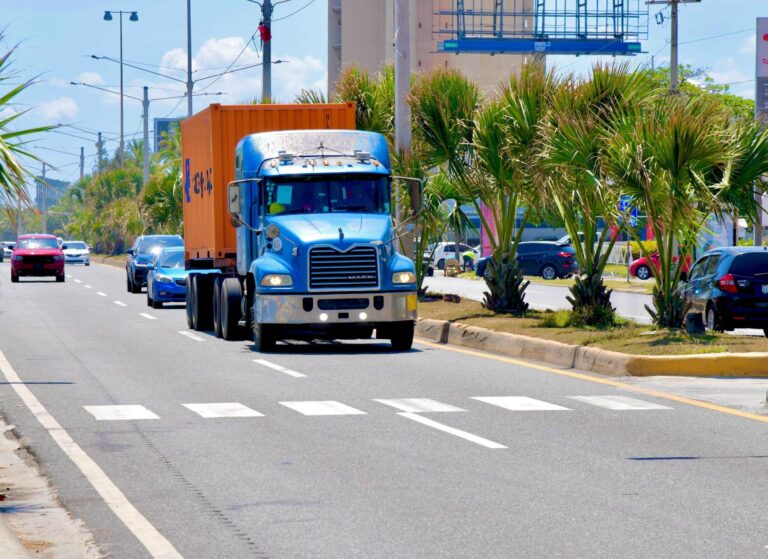 INTRANT exhorta a conductores a usar carril derecho