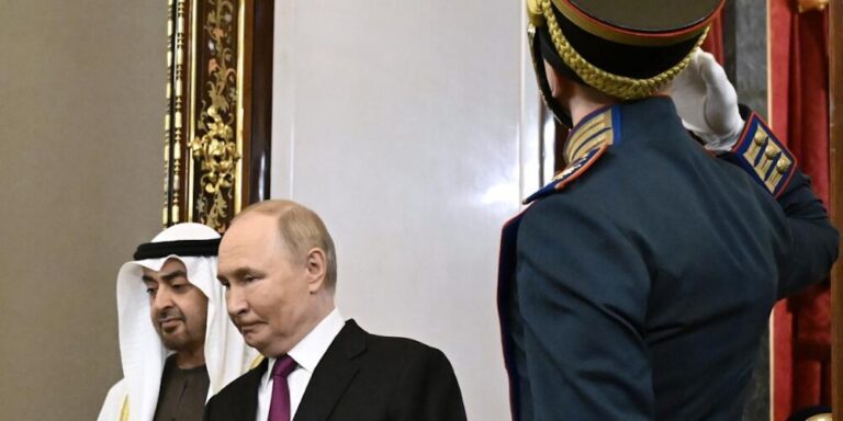 Putin recibe en el Kremlin al presidente de los Emiratos Árabes Unidos