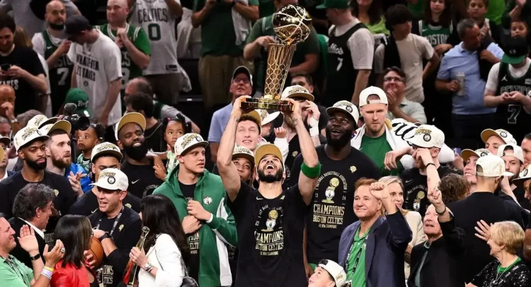 La junta de gobernadores de la NBA aprobó la venta del equipo de los Boston Celtics