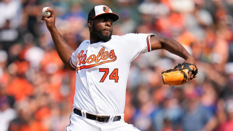 El pitcher dominicano Félix Bautista no lanzará mas en la presente temporada debido a problemas en su hombro derecho