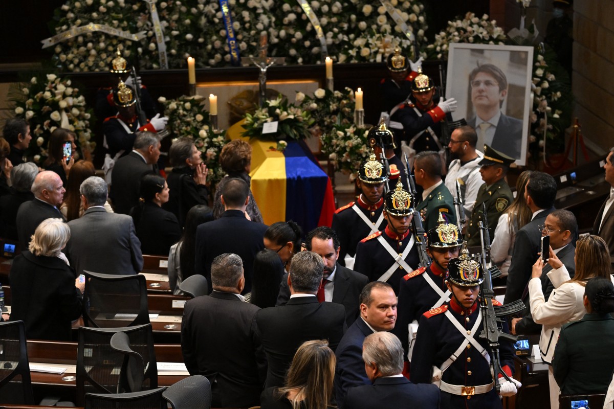 Honran al senador Miguel Uribe