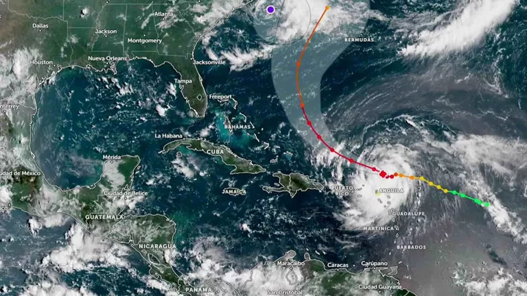 Cierre de playas en Puerto Rico por huracán Erin