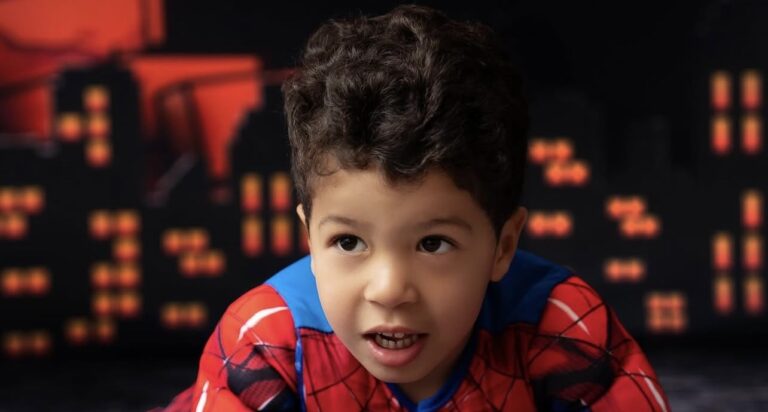 Con traje de Spider-Man, Yubelkis Peralta celebra el cumpleaños de su hijo Marcos