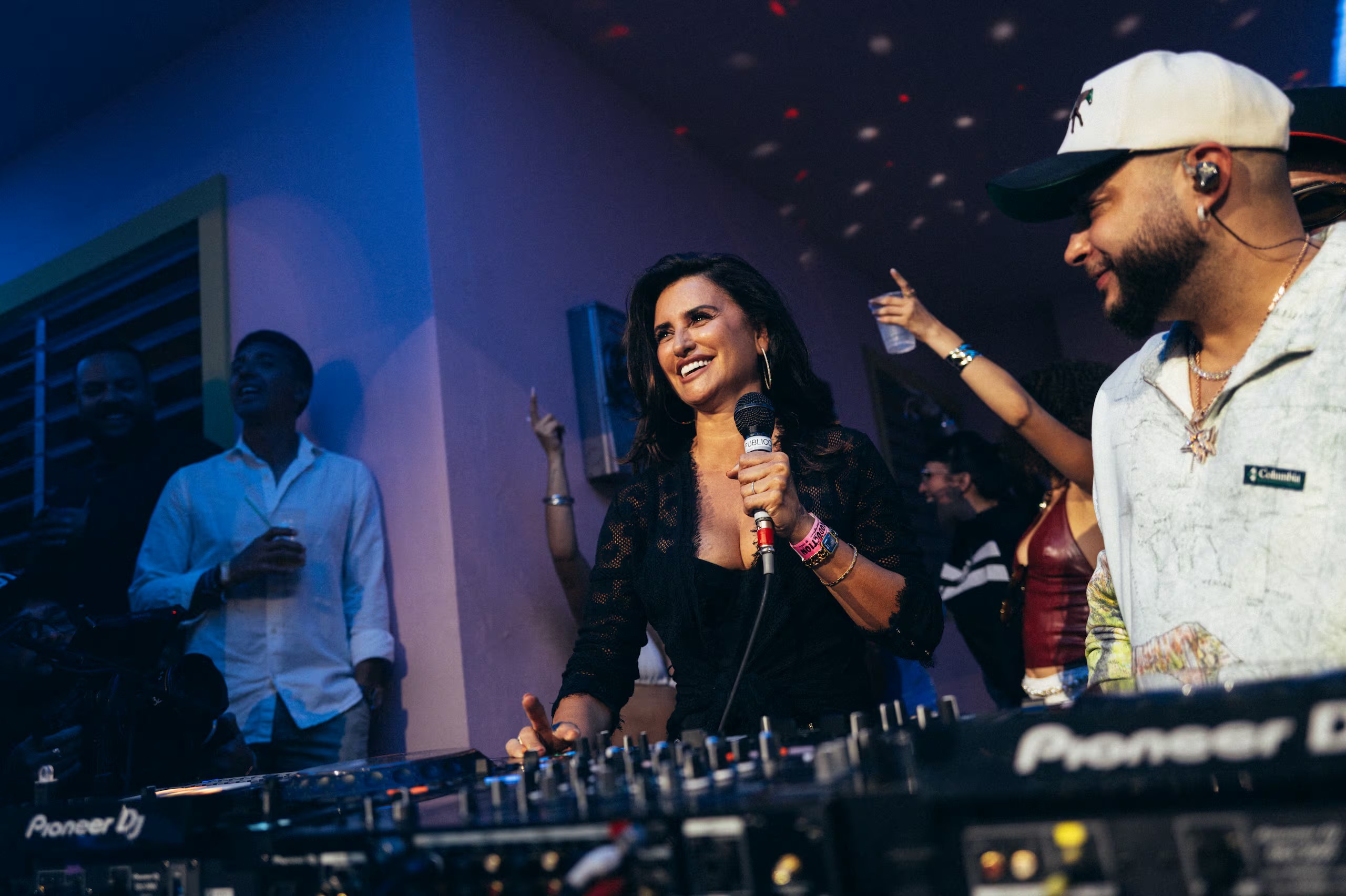 Penélope Cruz disfruta de una experiencia única junto a Bad Bunny en Puerto Rico