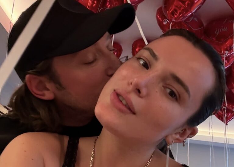 Bella Thorne de rodillas para proponerle matrimonio a su pareja