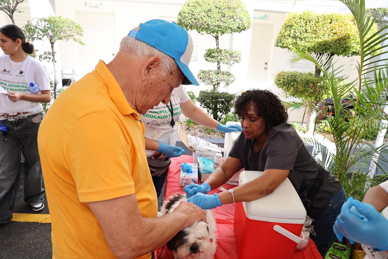 Parque del Prado y Alfridomsa auspician segunda jornada de vacunación canina en Constanza