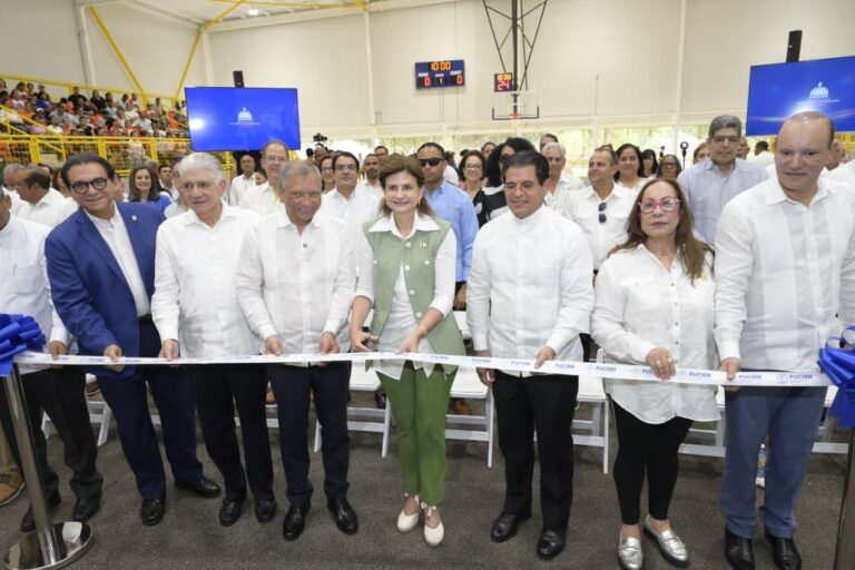 Vicepresidenta Raquel Peña inaugura moderno polideportivo en la PUCMM con apoyo de Banreservas