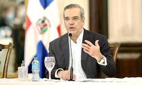 Abinader mantiene postura abierta, pero cautelosa, sobre reforma fiscal en medio de demandas sociales