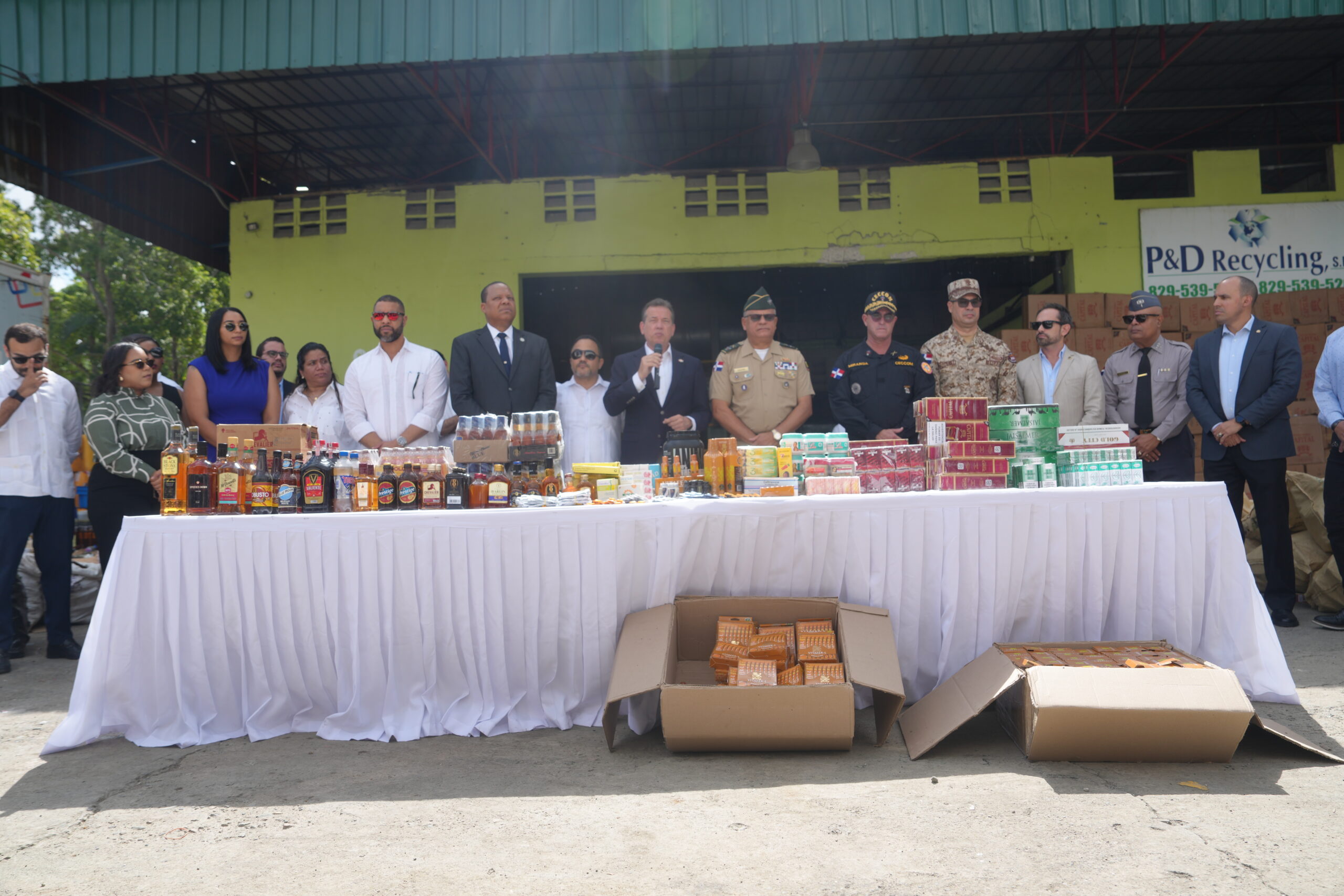 Gobierno Dominicano Incinera 11 Millones de Mercancías Ilícitas