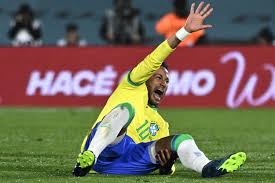 El futbolista brasileño Neymar sufrió un edema muscular en el muslo derecho y se espera que regrese el día 31