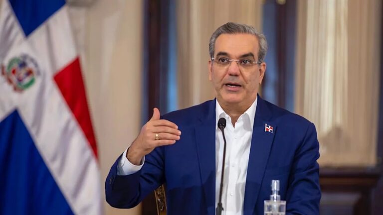 Abinader anuncia la construcción del monorriel de Santo Domingo
