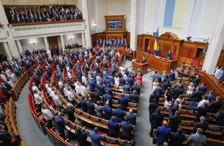 Ucrania restablece independencia de órganos anticorrupción