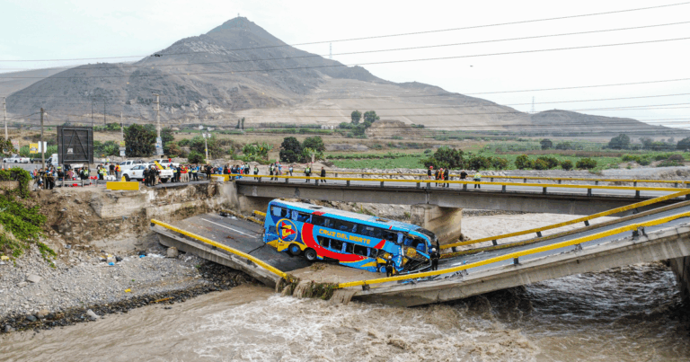 37 víctimas tras accidente de autobús