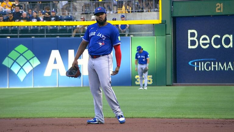 Vladimir Guerrero Jr, será evaluado día a día luego de sufrir una leve lesión en el tendón de la corva izquierda