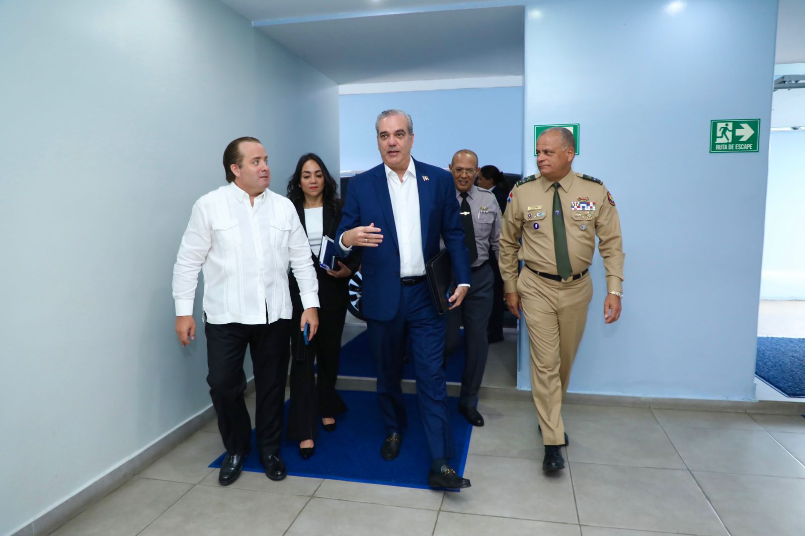 Abinader impulsa la seguridad en reunión clave en RD