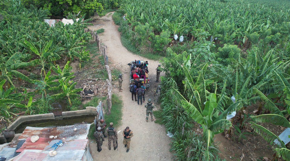 Ejército detiene 17 haitianos indocumentados en Mao