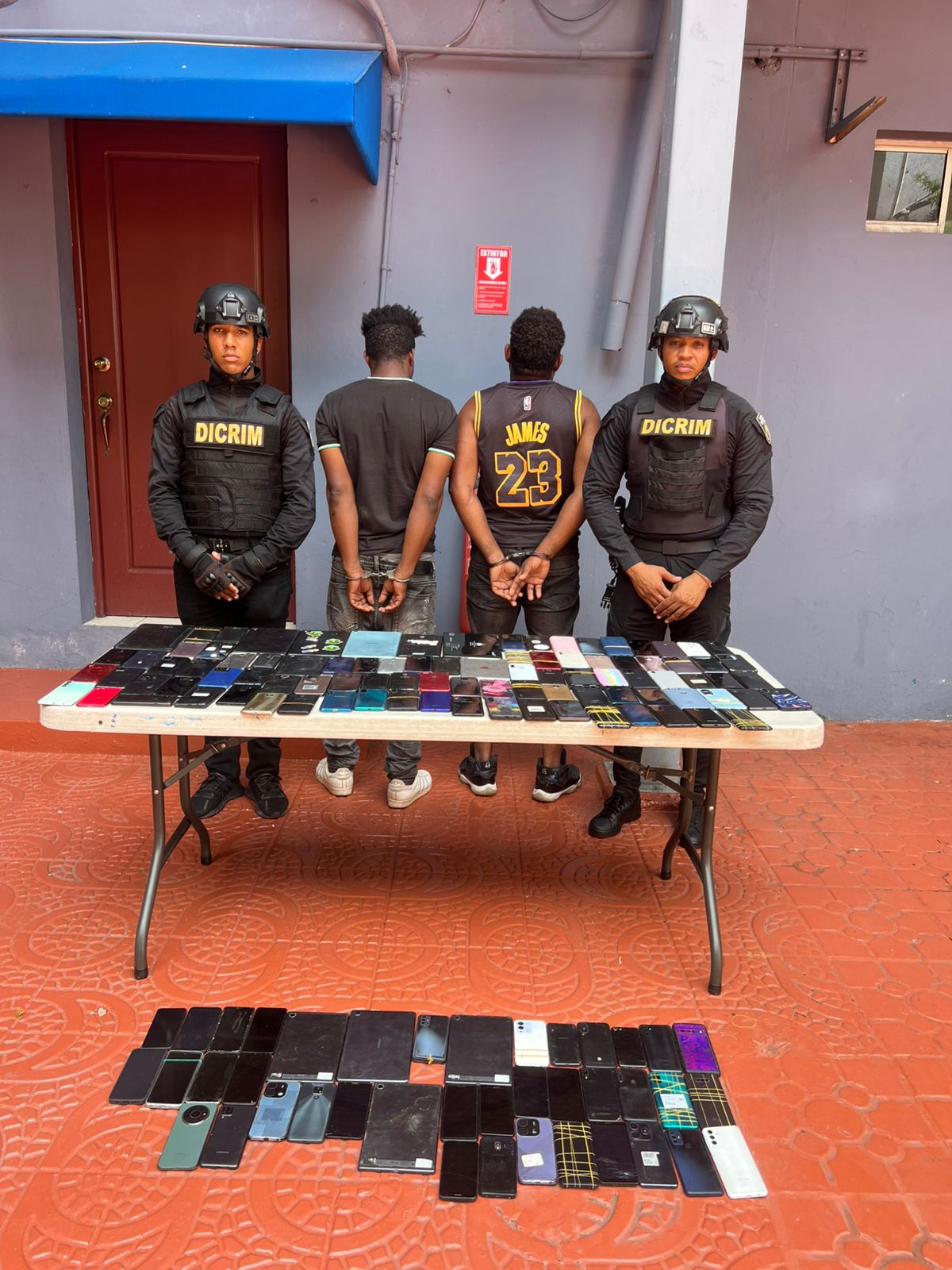 Detenidos por robo de celulares en Distrito Nacional