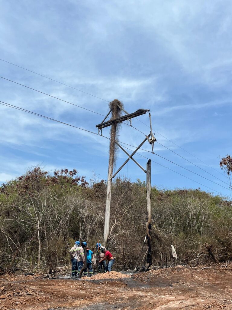 Edesur restablece servicio eléctrico en Barahona tras incendio