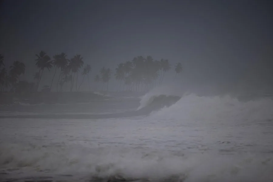 Huracán Erin crecerá y amenaza la costa este de EE. UU.