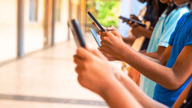 Texas prohíbe el uso de celulares en escuelas públicas