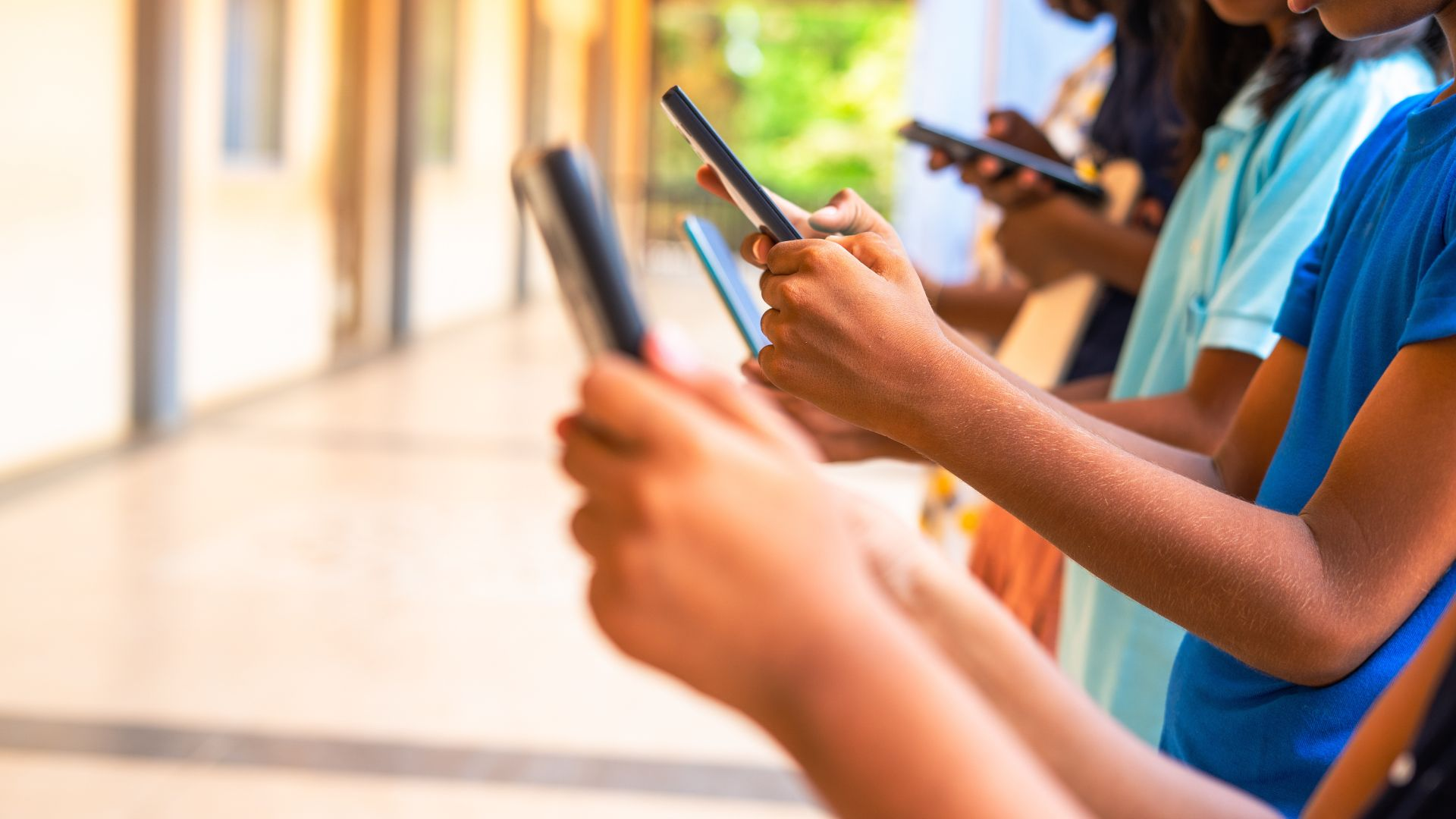 Texas prohíbe el uso de celulares en escuelas públicas