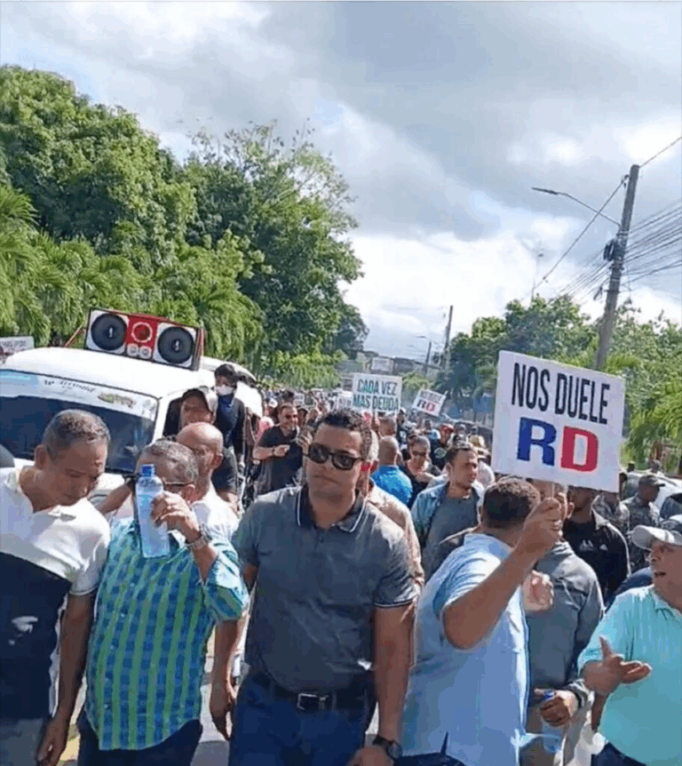 Protestas en Bonao Exigen Soluciones a Apagones y Tarifas