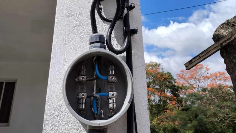 Denuncian falta de medidores y transformadores en distribuidoras agrava crisis sector eléctrico