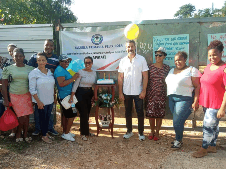Protestan en La Ceiba por escuela inconclusa en Las Terrenas