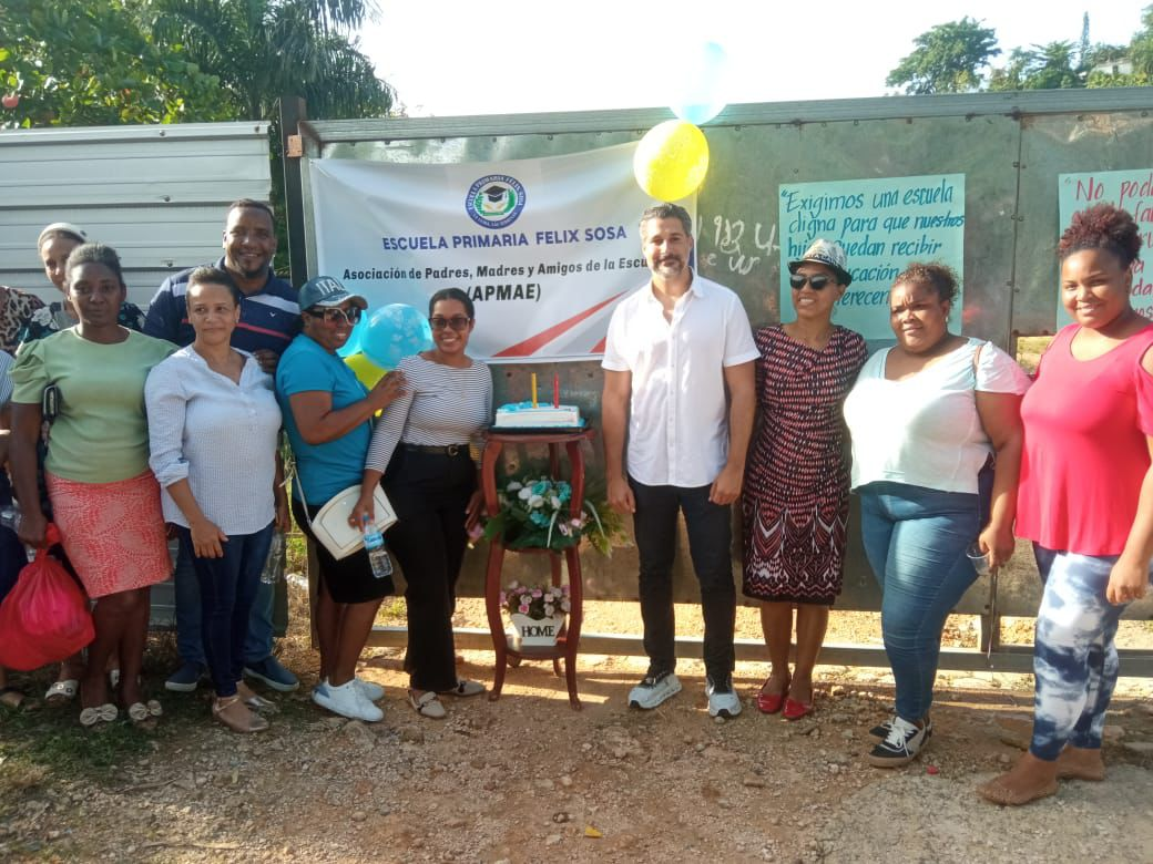Protestan en La Ceiba por escuela inconclusa en Las Terrenas