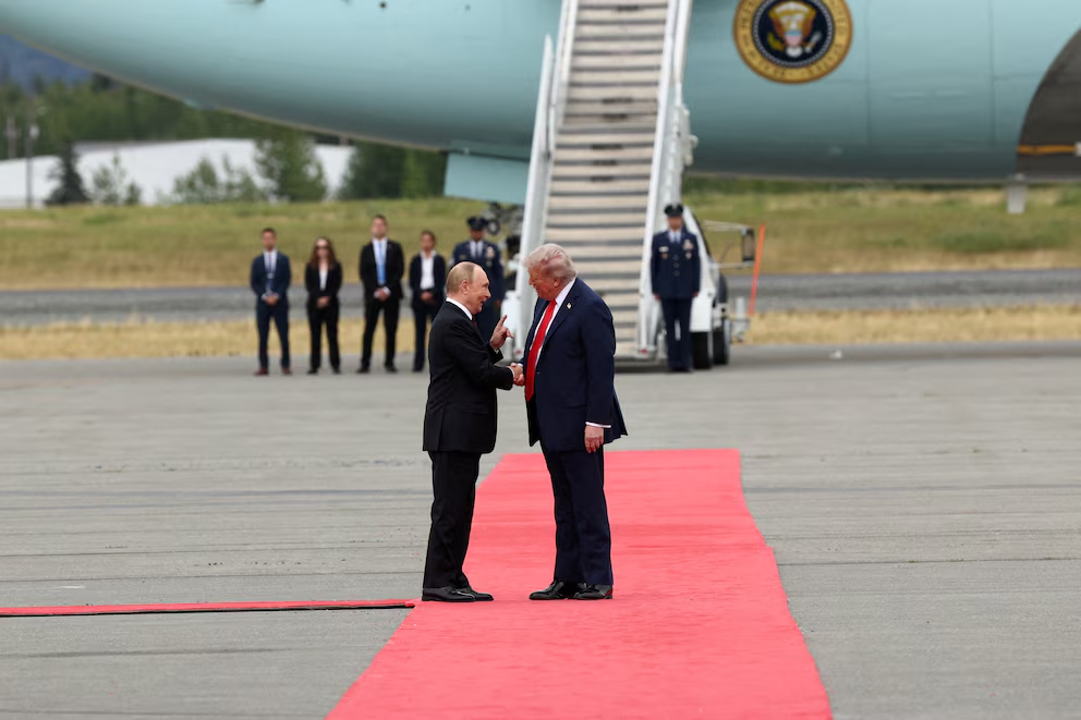 Finaliza reunión clave entre Trump y Putin en Alaska