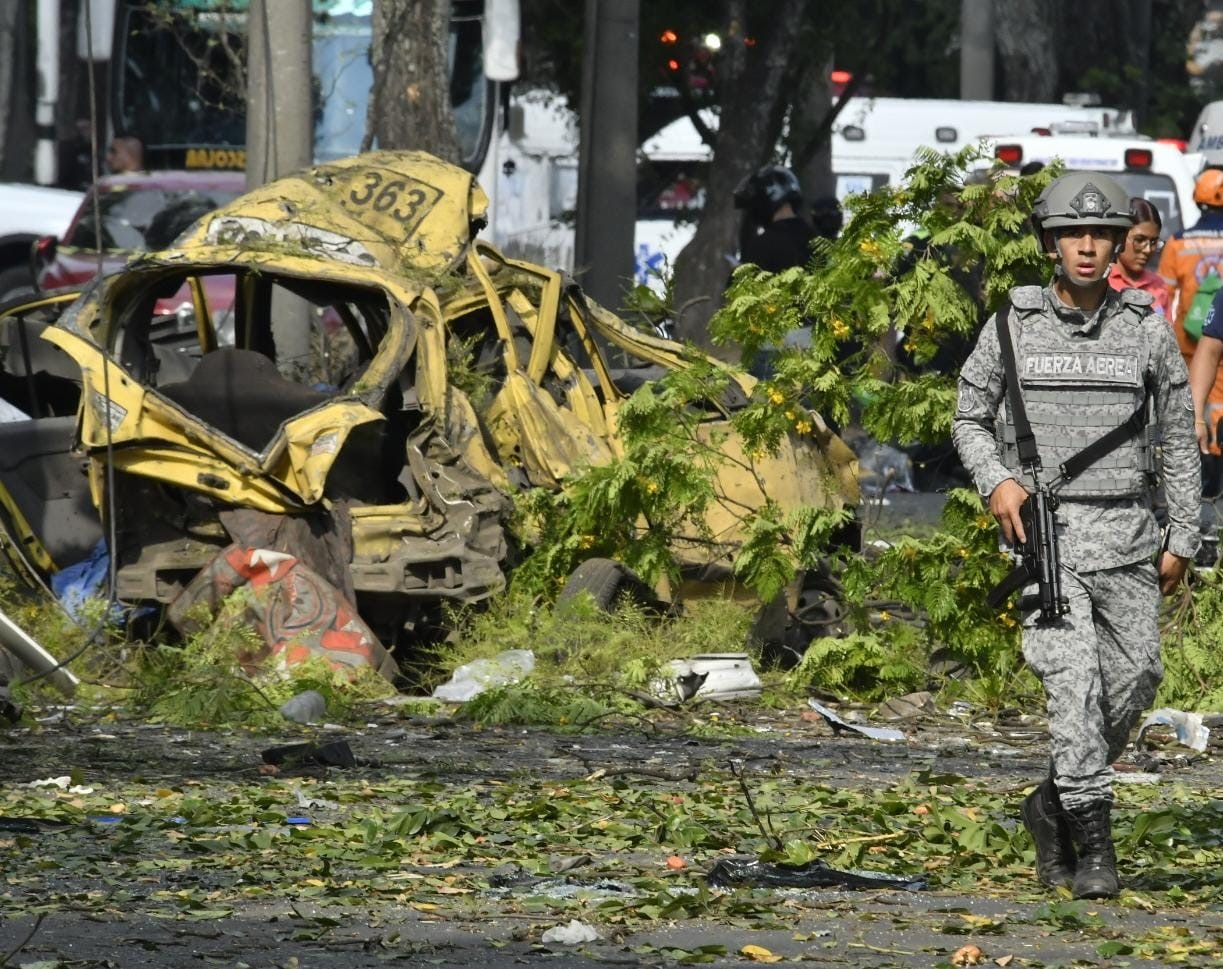 Dos fuertes explosiones sacuden escuela militar en Cali