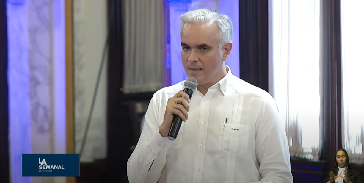 Ministro De Camps llama a padres a involucrarse de manera activa en la educación de sus hijos