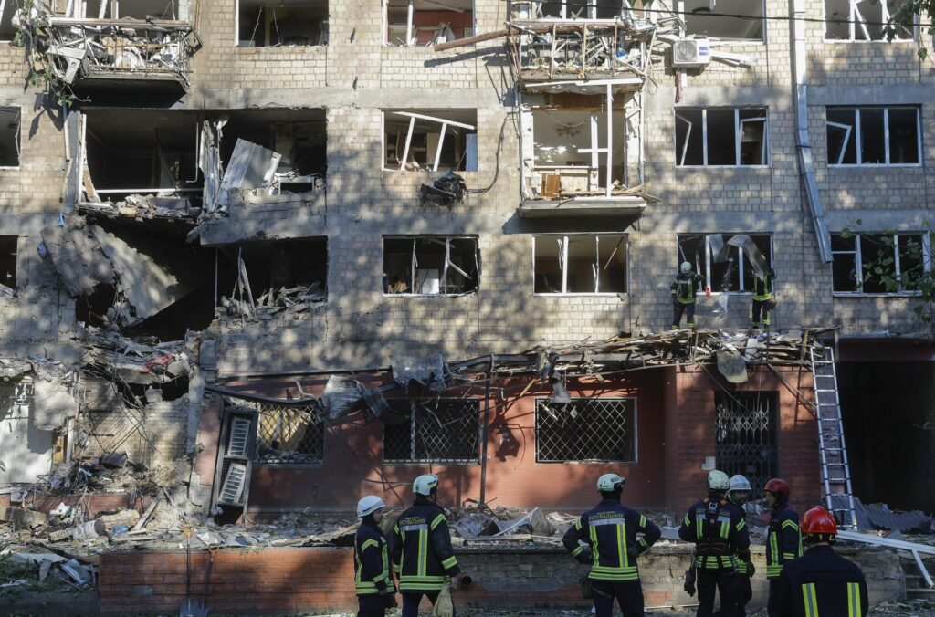 Kiev bajo fuego: 14 muertos y 50 heridos tras ofensiva rusa