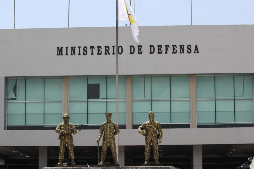 Prohibido el uso de insignias y uniformes militares en RD
