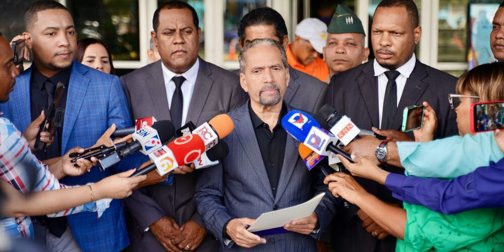 Denuncian alteración del Himno Nacional Dominicano