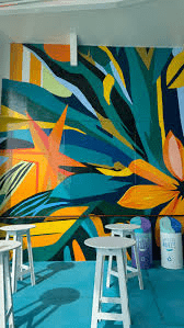 Artista dominicano Néstor García pinta mural en crucero de Royal Caribbean