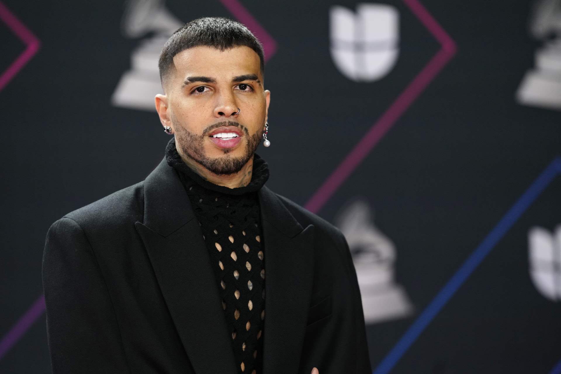 Rauw Alejandro recibirá el premio Herencia Hispana 2025 por su visión global en la música latina