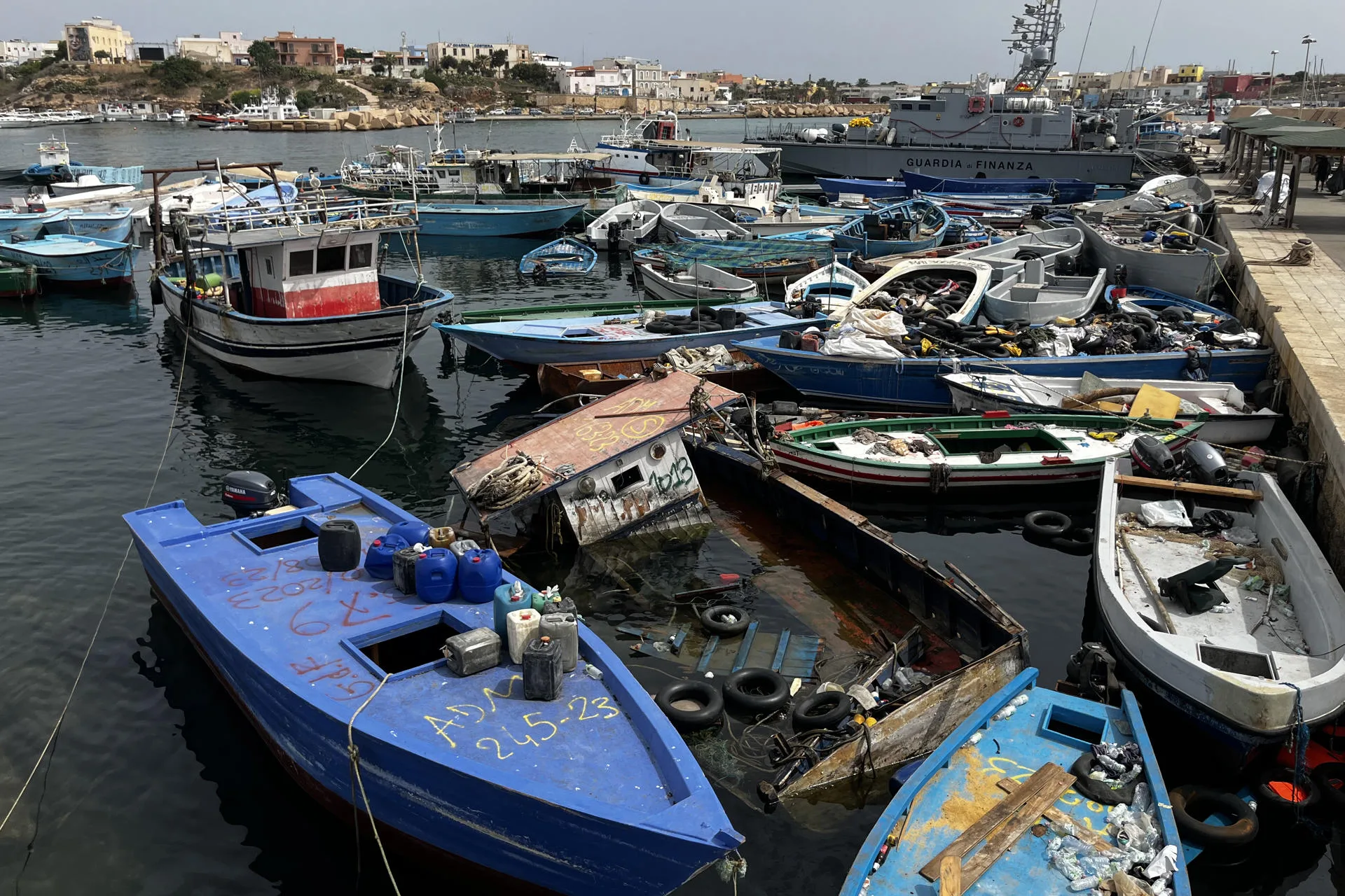 Al menos 20 migrantes muertos y varios desaparecidos en naufragio frente a Lampedusa