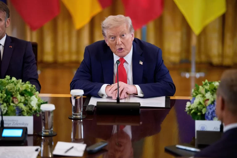 Trump niega ser un dictador y defiende su estrategia
