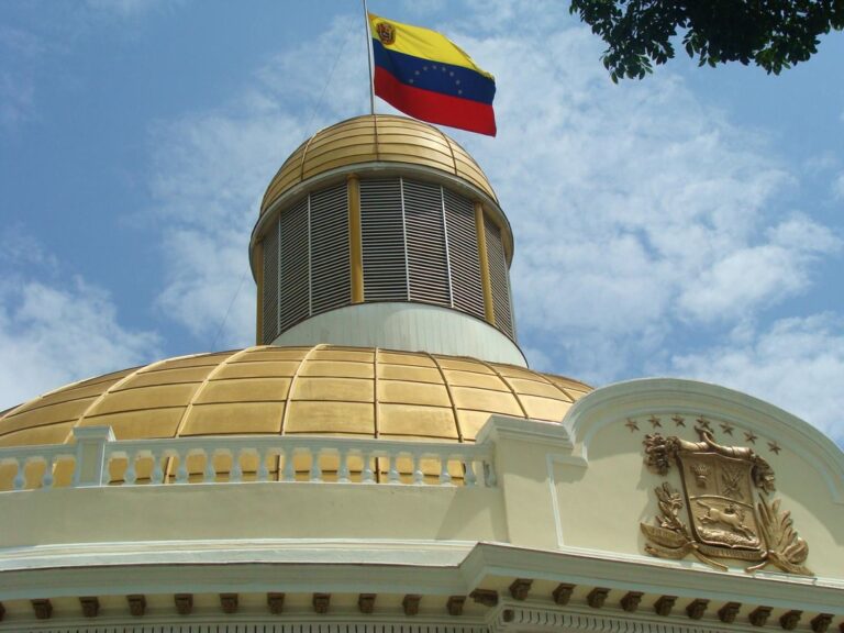 Venezuela critica recompensa de EE. UU. por Maduro