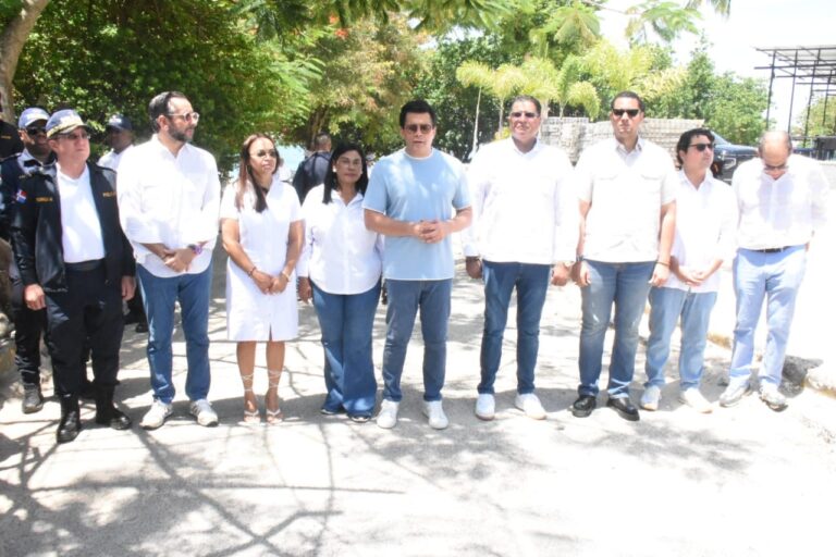 David Collado deja iniciadas reconstrucción plaza de vendedores en Río San Juan