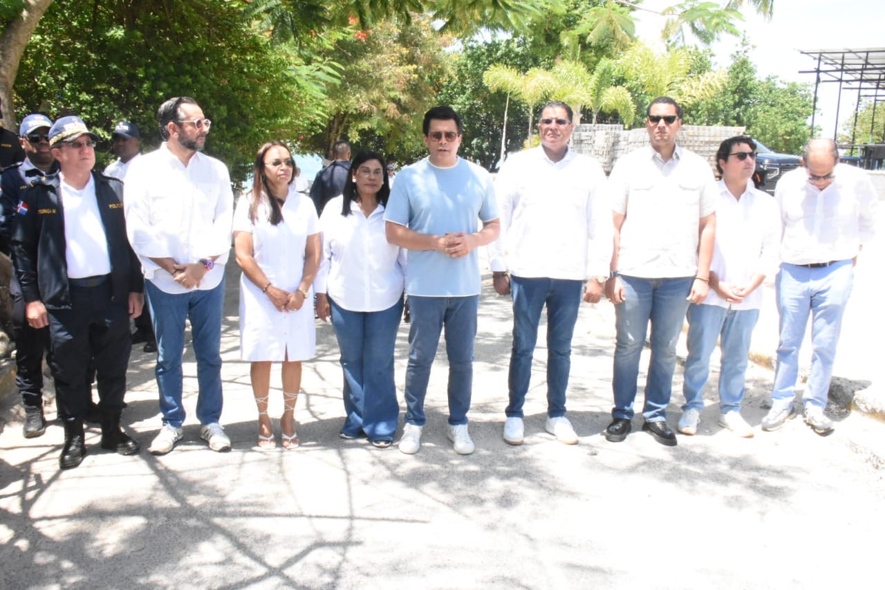David Collado deja iniciadas reconstrucción plaza de vendedores en Río San Juan