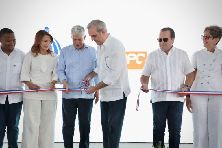 Abinader dice ha impulsado 221 obras que transforman a Santiago