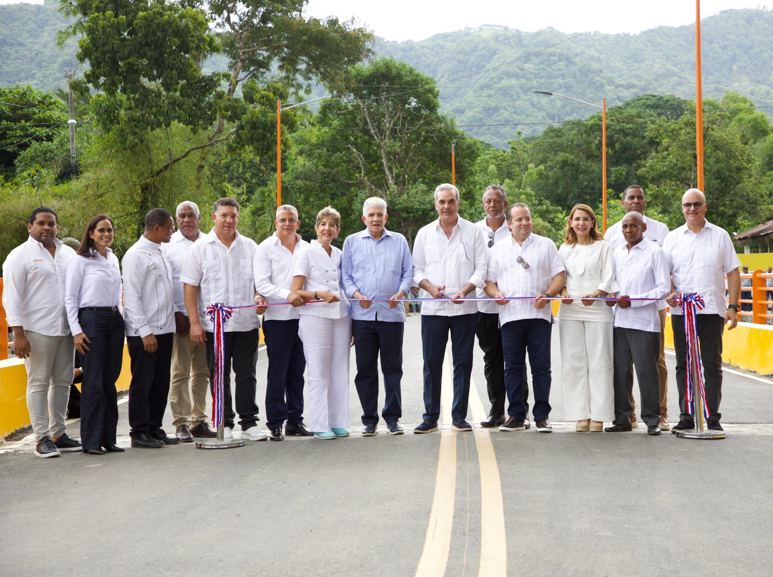 Presidente entrega puente sobre el río Bajabonico