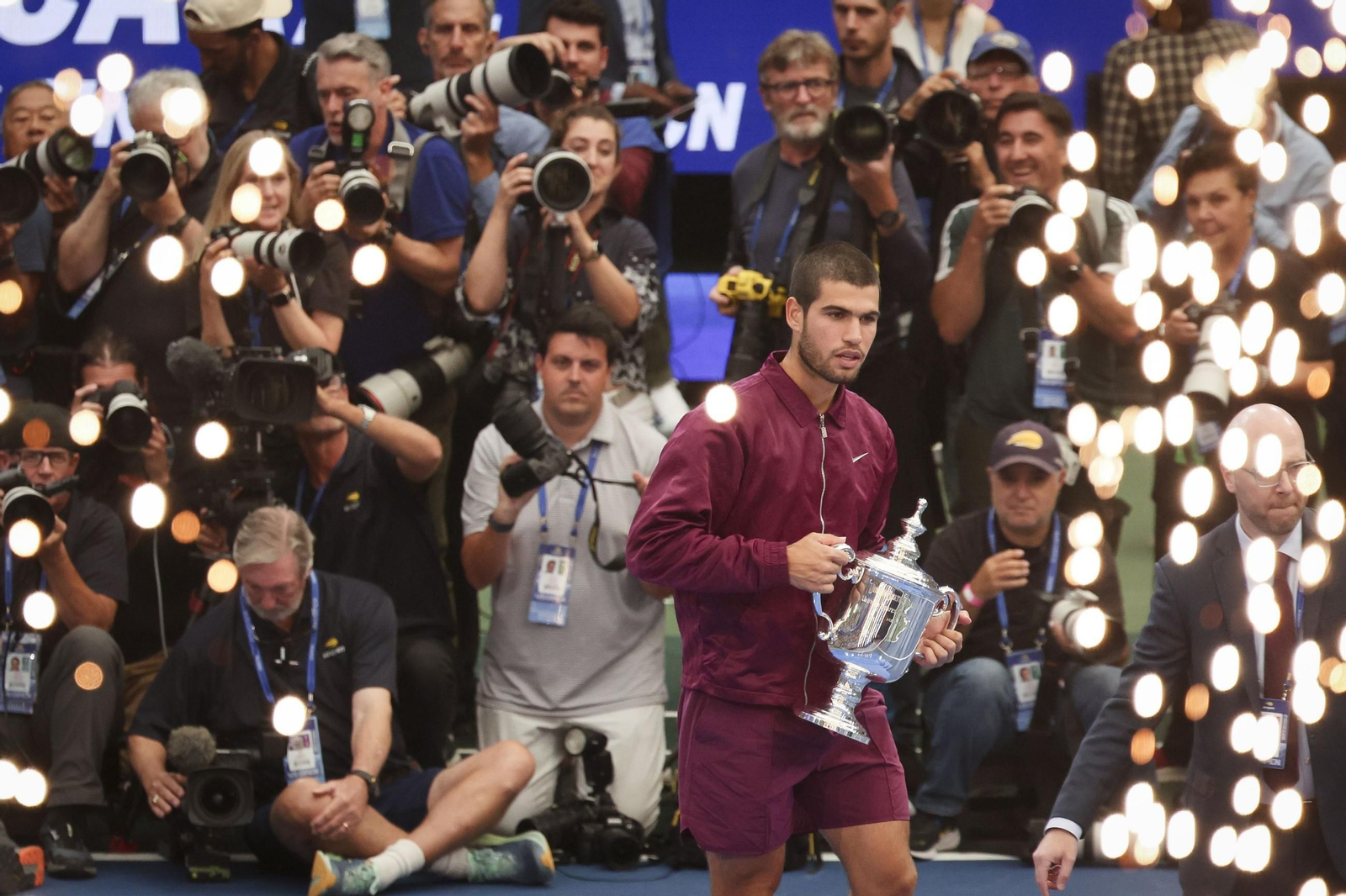 El español Carlos Alcaraz se proclamó campeón del Abierto de Estados Unidos tras derrotar al italiano Jannik Sinner
