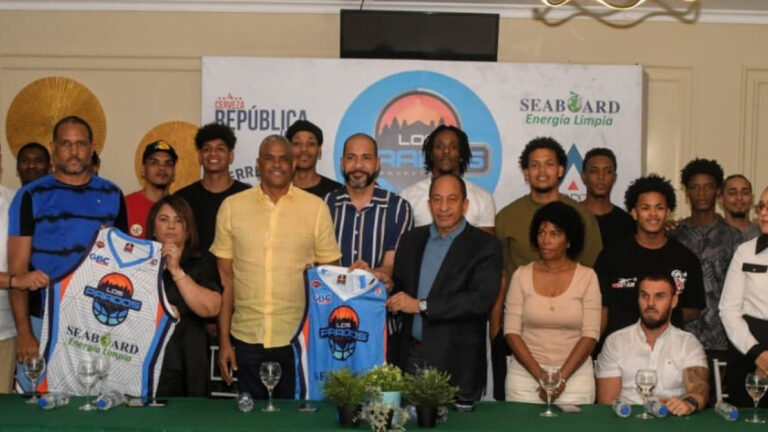El club Prados presenta su equipo para el próximo Torneo de Baloncesto Superior del Distrito Nacional