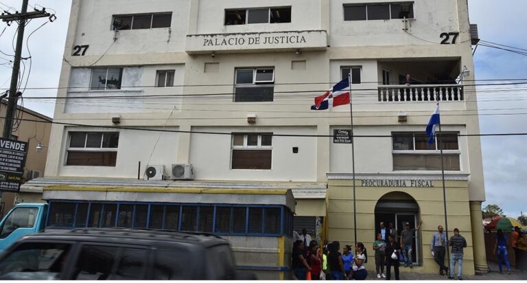 Agentes de policía en Santo Domingo acusados de violación